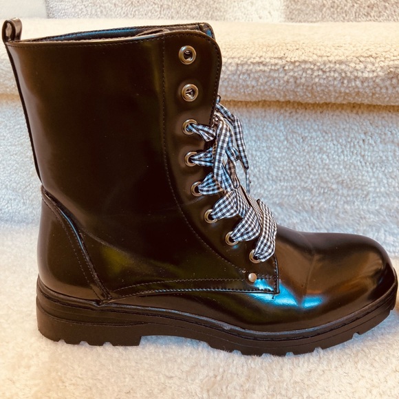 ✨Dirty Laundry Combat Boots✨ - Picture 13 of 15